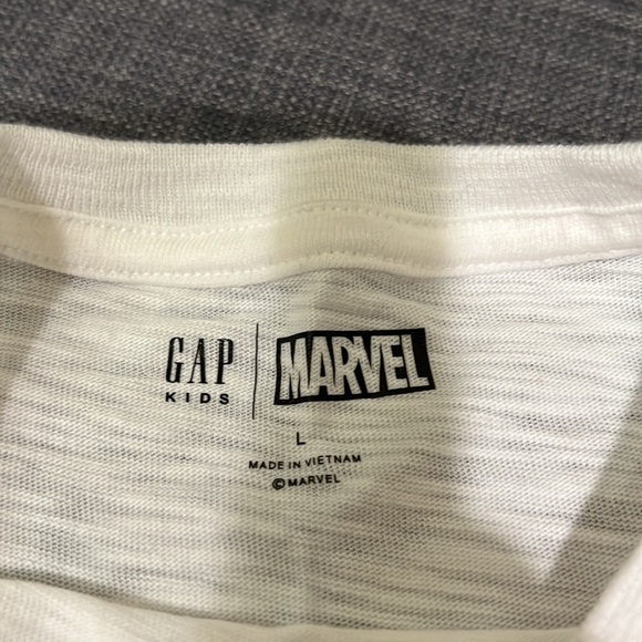 Boys *New* Marvel/Gap embellished t-shirt - Picture 5 of 7
